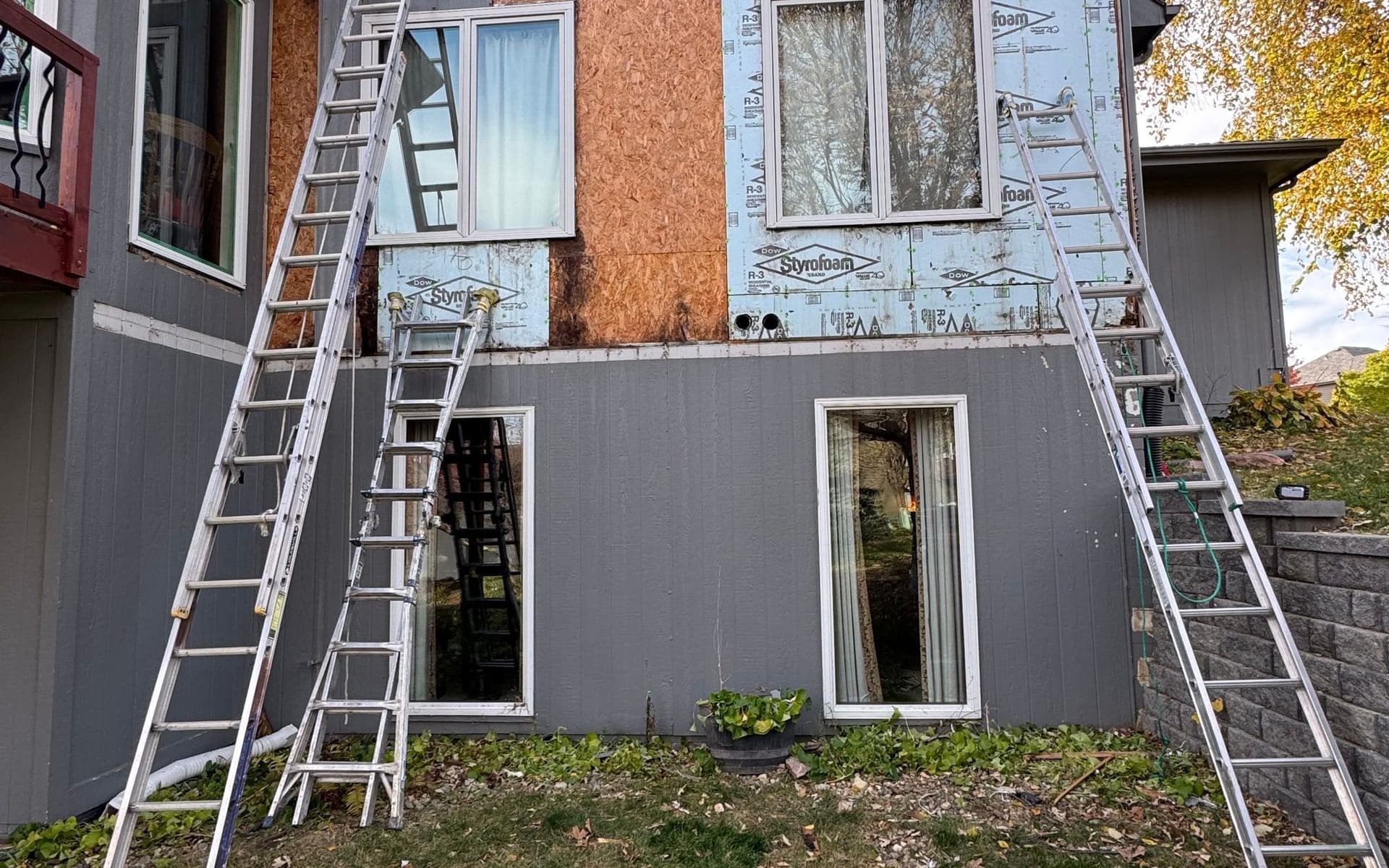 7 Signs Your Siding Needs Replacing (Not Just Repairing)